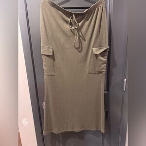 NWOT Olive Green cargo Midi skirt with Pockets
